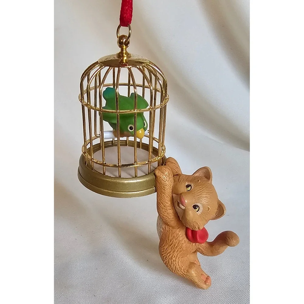 VTG 2000 Hallmark Keepsake Ornament Gold Cat Birdcage Green Bird Parakeet Tabby